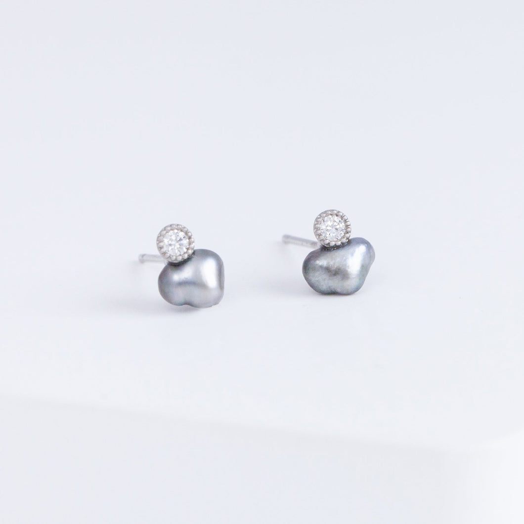 Baby black pearl single pearl diamond platinum studs