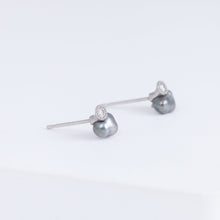 Load image into Gallery viewer, Baby black pearl single pearl diamond platinum studs
