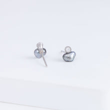 Load image into Gallery viewer, Baby black pearl single pearl diamond platinum studs
