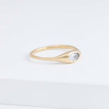 Load image into Gallery viewer, Yui OOAK diamond ring
