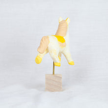 Load image into Gallery viewer, montomi - Horse on a stand

