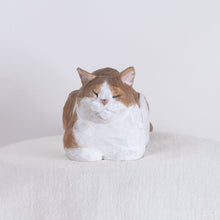 Load image into Gallery viewer, Ryoji Bannai - #18 Brown and white chilling cat
