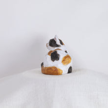 Load image into Gallery viewer, Ryoji Bannai - #19 Calico chilling cat
