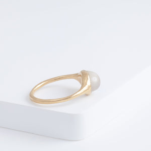 Maxi Yui moonstone ring