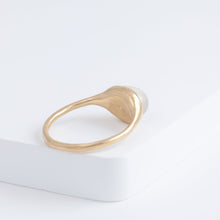 Load image into Gallery viewer, Maxi Yui moonstone ring
