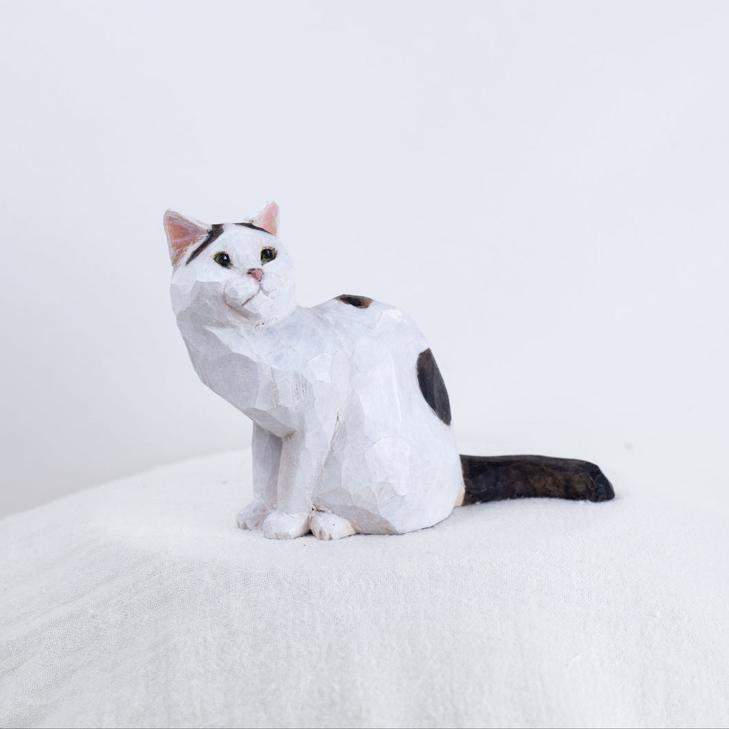 Ryoji Bannai - #2513 Black and white side sitting cat