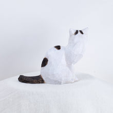 Load image into Gallery viewer, Ryoji Bannai - #2513 Black and white side sitting cat
