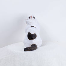 Load image into Gallery viewer, Ryoji Bannai - #2513 Black and white side sitting cat

