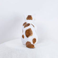 Load image into Gallery viewer, Ryoji Bannai - #2516 Orange and white sitting cat
