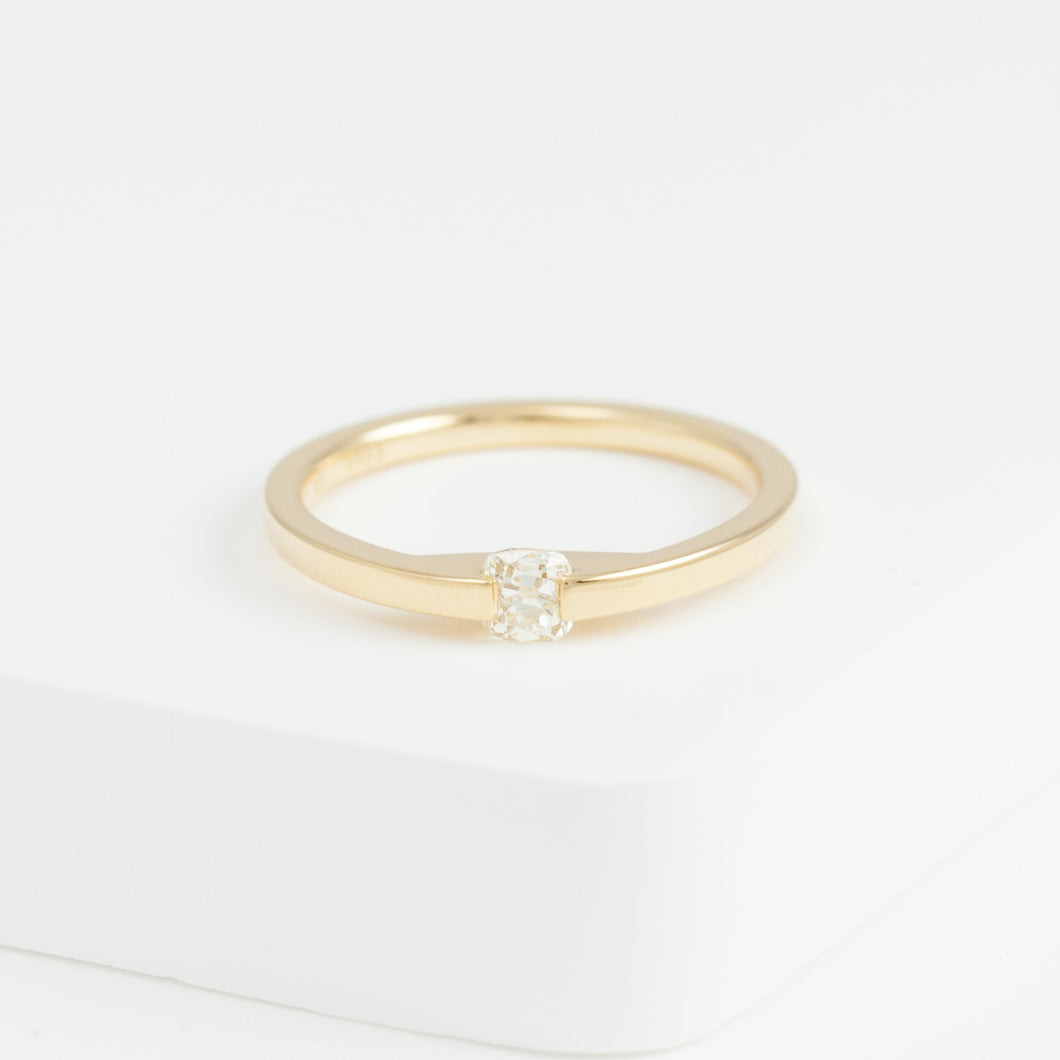 Unite yellow gold ring with old mine cut diamond