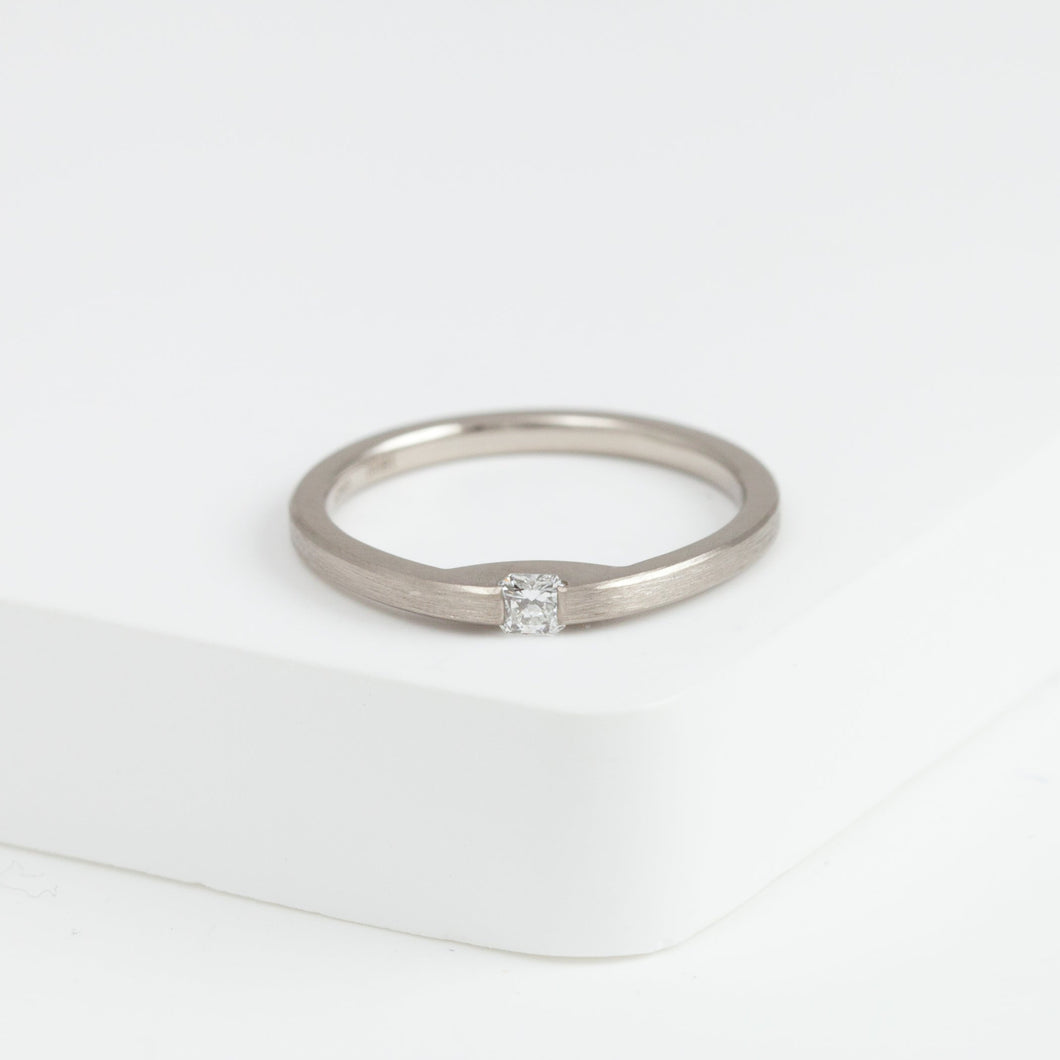 Unite white gold ring with radiant cut diamond