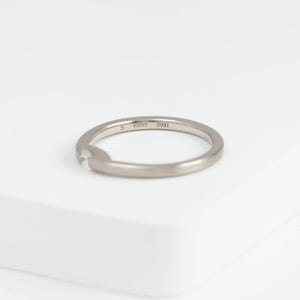 Unite white gold ring with radiant cut diamond
