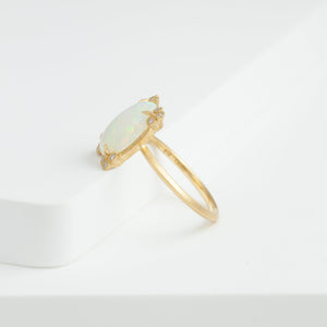 Spread Australian opal ring