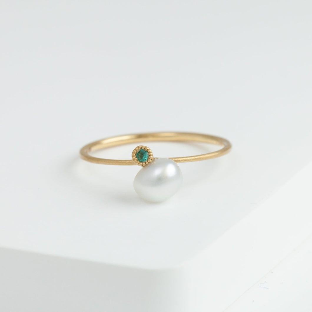 Baby white pearl emerald ring