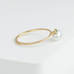 Baby white pearl emerald ring