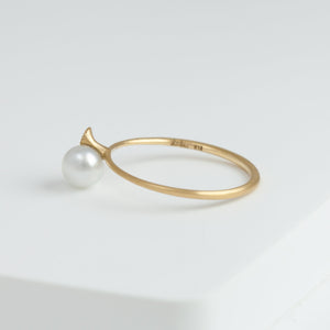 Baby white pearl emerald ring
