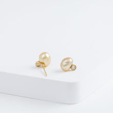 Load image into Gallery viewer, Baby gold pearl single pearl diamond studs
