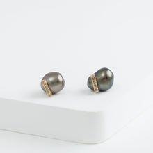 Load image into Gallery viewer, Line keshi pearl studs
