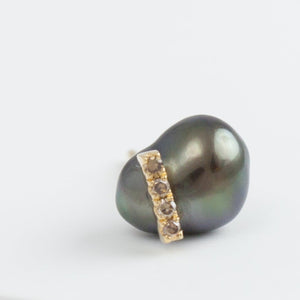 Line keshi pearl studs