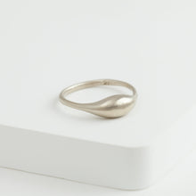 Load image into Gallery viewer, Yui white gold ring
