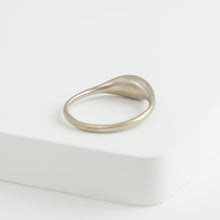Load image into Gallery viewer, Yui white gold ring
