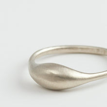 Load image into Gallery viewer, Yui white gold ring
