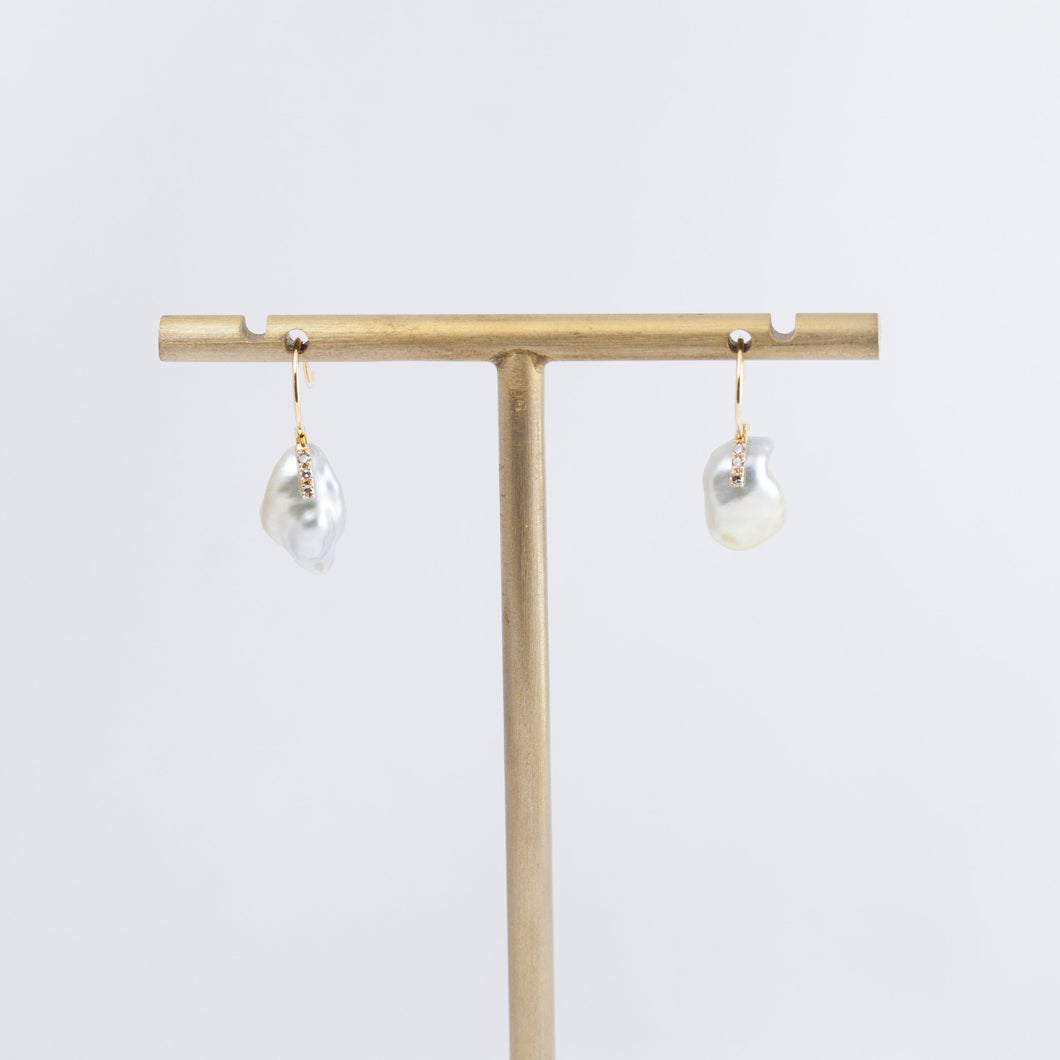 Line keshi pearl hook earrings