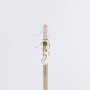 Line keshi pearl hook earrings