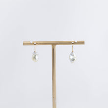 Load image into Gallery viewer, Line keshi pearl hook earrings
