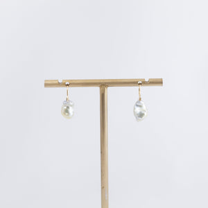 Line keshi pearl hook earrings