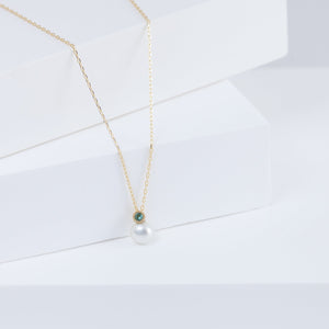 Baby white pearl emerald necklace