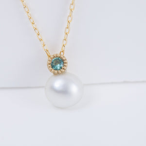 Baby white pearl emerald necklace