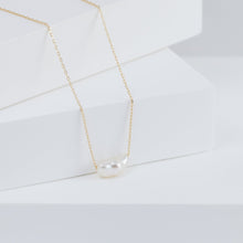 Load image into Gallery viewer, Kidney white pearl necklace
