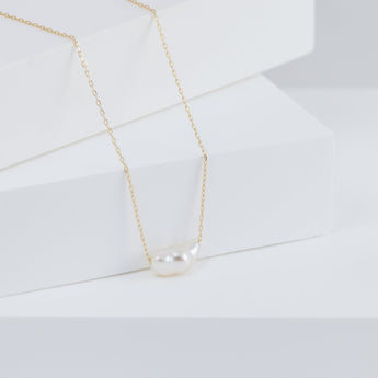 Kidney white pearl necklace