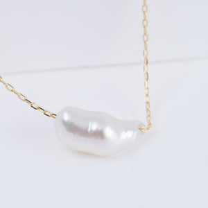 Kidney white pearl necklace