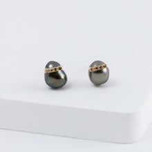 Load image into Gallery viewer, Line keshi pearl studs
