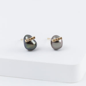 Line keshi pearl studs