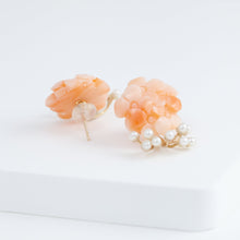 Load image into Gallery viewer, Fairy big momoiro coral and pearl earrings [limited edition]
