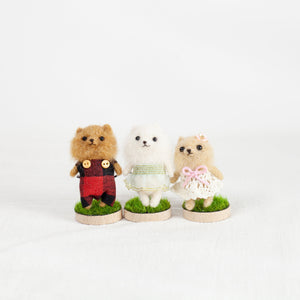 Fluffy - Pomeranian brooch pin with stand