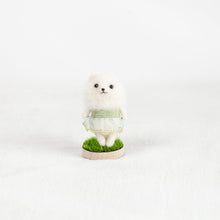 Load image into Gallery viewer, Fluffy - Pomeranian brooch pin with stand
