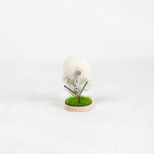 Load image into Gallery viewer, Fluffy - Pomeranian brooch pin with stand
