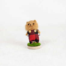 Load image into Gallery viewer, Fluffy - Pomeranian brooch pin with stand
