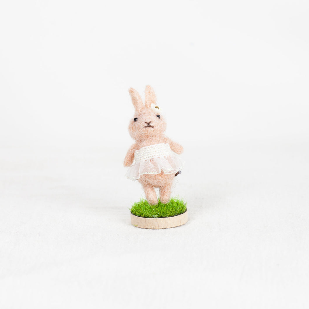 Fluffy - Rabbit brooch pin with stand