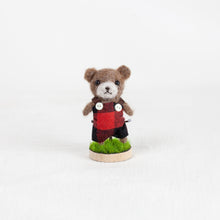 Load image into Gallery viewer, Fluffy - Bear brooch pin with stand
