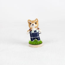 Load image into Gallery viewer, Fluffy - Shiba brooch pin with stand
