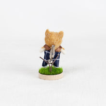 Load image into Gallery viewer, Fluffy - Shiba brooch pin with stand
