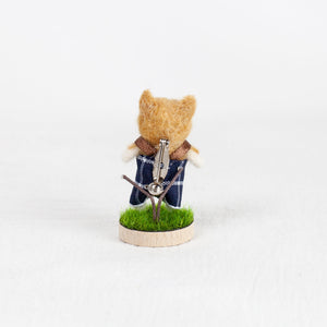 Fluffy - Shiba brooch pin with stand