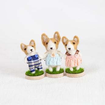 Fluffy - Corgi brooch pin with stand