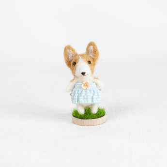 Fluffy - Corgi brooch pin with stand