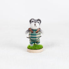 Load image into Gallery viewer, Fluffy - Schnauzer brooch pin with stand
